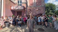 Батьки дійшли до міської ради: у Рівному протести через нову директорку ліцею №15 (ФОТО)