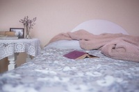 4 речі на ліжку, які притягують скандали та хвороби: народні прикмети
