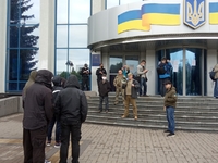 Звільнити Авакова вимагали активісти на протесті у Рівному (ФОТОРЕПОРТАЖ)