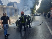 FIAT на газу з польської автошколи загорівся під час руху: деталі пожежі біля «Лагуни» у Рівному (ФОТО)