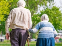 Допомога по догляду для пенсіонерів: що це, кому передбачена і як працює