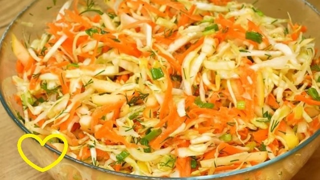 Легкий літній салат із капусти, який сподобається всій родині (РЕЦЕПТ)