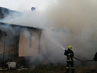 На Рівненщині посеред дня спалахнув житловий будинок (ФОТО)