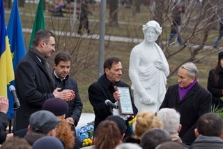 Відкриття пам’ятника Данте Аліг’єрі у Києві у 2015 році