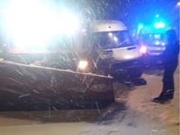 Київська маршрутка зіткнулася зі снігоочисною машиною на Київ-Чоп. Є травмовані (ФОТО)