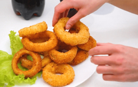 Хрусткі, ароматні кільця з тягучим сиром: діти проситимуть добавки (ФОТО)