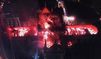 Російський православний сайт каже, що пожежники Парижу – молодці (11 ФОТО)