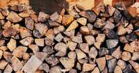 Дрова чи брикети: що дешевше обійдеться та краще горітиме