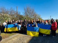 Зустрічали всім селом: Додому на Рівненщину з полону повернувся захисник (ФОТО)