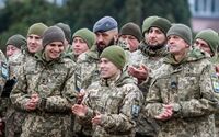 Зарплати військовослужбовців в Україні: скільки платять захисникам у тилу