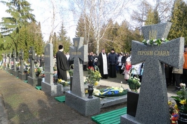 Алея Героїв на кладовищі "Нове" у Рівному