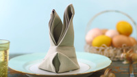 Ідеї до Великодня: як скласти серветку у вигляді кролика (ВІДЕО)
