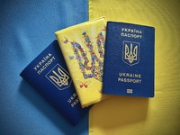 Закордонні паспорти: українцям нагадали, в яких випадках можна подовжити термін дії документа