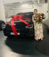Подарував мамі Mercedes за 100 тис. євро (ФОТО)