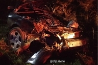 ДТП на Рівненщині: Audi протаранив відбійник та злетів у кювет (ФОТО)
