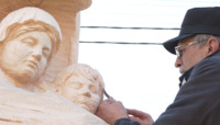 Божу Матір з Ісусом вирізьбили біля храму у Рівному (ФОТО)