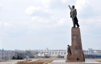 У Запоріжжі дві доби зносили 40-тонний пам'ятник Леніну (ВІДЕО)