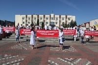 «Медики - не раби, щоб безплатно працювати»: у Вараші страйкують лікарі