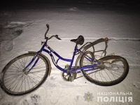 Велосипедист і його двоколісний транспорт поламалися в ДТП на Рівненщині (ФОТО)