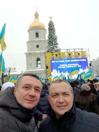 Зліва -- Олександр Бірюков -- керівник апарату Рівненської обласної державної адміністрації