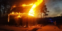 Гасили майже 4 години: на Рівненщині загорівся недобудований готельно-ресторанний комплекс (ФОТО/ВІДЕО)
