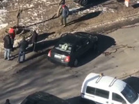 Людина потрапила під колеса авто на Буковинській у Рівному (ВІДЕО)
