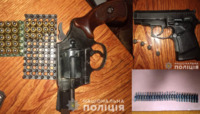 Револьвер, пістолети, набої та ще дещо вилучили у мешканця Рівненщини