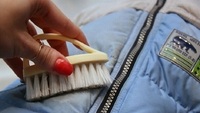Як почистити засмальцьований комір куртки без прання і хімчистки за 10 хвилин