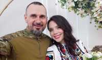 Вишиванка й камуфляж: Олег Сенцов одружився