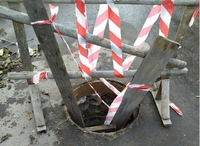 Невідомі вкрали каналізаційні люки в центрі Рівного (ФОТО)