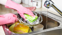 Що не можна очищати за допомогою засобу для миття посуду