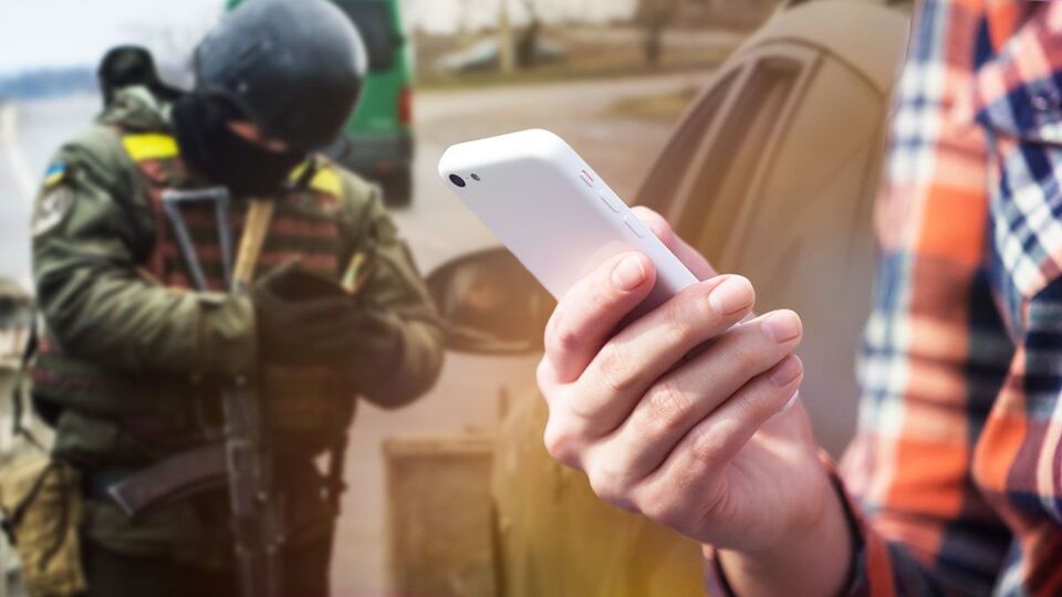 Перевірки на блокпостах: Коли українці можуть не показувати документи