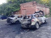 У дворі багатоповерхівки вщент згоріло два авта (ФОТО)