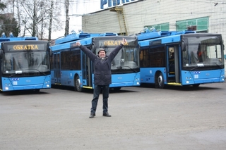 Фото грудня минулого року: КП «Рівнеелектроавтотранс» отримує відразу три нових тролейбуси «Дніпро Т-203» з автономним ходом на акумуляторах (Фото -- "7 Днів")