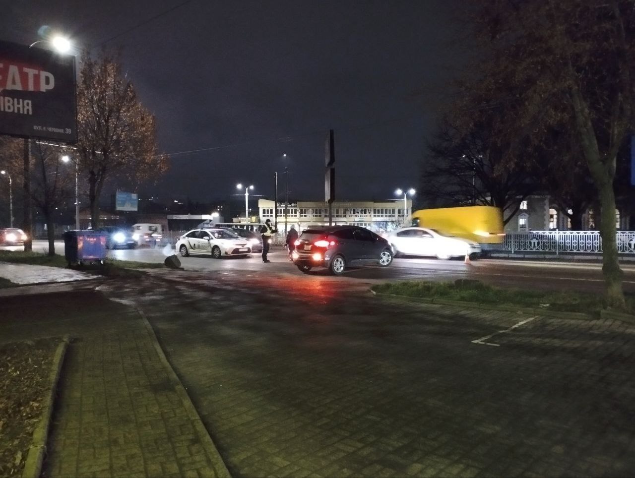 Неподалік перехрестя у Рівному сталася ДТП: затор (ФОТО)