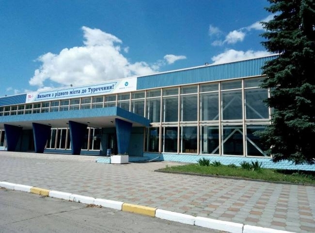 Аеровокзал Рівненського аеропорту, який можна презентувати як "радянське ретро"