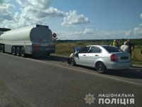 Смертельна ДТП на Рівненщині: автомобіль врізався у бензовоз (ФОТО)