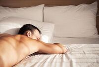 Небезпечна для здоров'я: експерти назвали позу, в якій краще взагалі не спати 