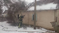 На Рівненщині рятувальники три години ліквідовували пожежу. Одна людина загинула