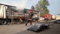 У Рівному загорілась вантажівка з вугіллям (ФОТО)