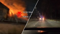 Вогонь повністю охопив дах: НП на Дворецькій у Рівному. Рух перекритий (ВІДЕО)