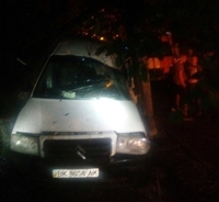 У Рівному внаслідок ДТП в авто затисло водія (ФОТО) 