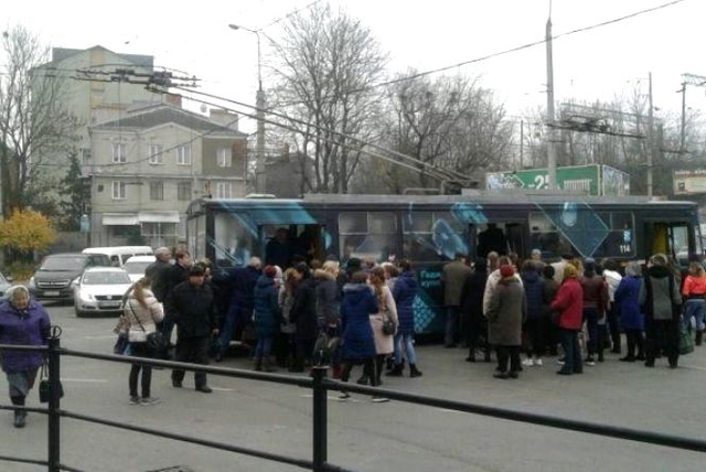 Маршрутки -- страйкують, тернополяни -- атакують комунальні тролейбуси