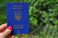 Роки тимчасового захисту не зарахують: хто з українців за кордоном може перейти на ПМП