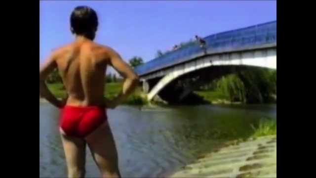 Кадр із музичного відеокліпу про Рівне 80-х