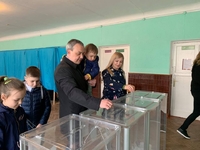 Голова Рівненської ОДА побував на виборчій дільниці 