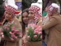 «Весняний Ромашка» дарував тюльпани на вулицях Рівного (ВІДЕО)