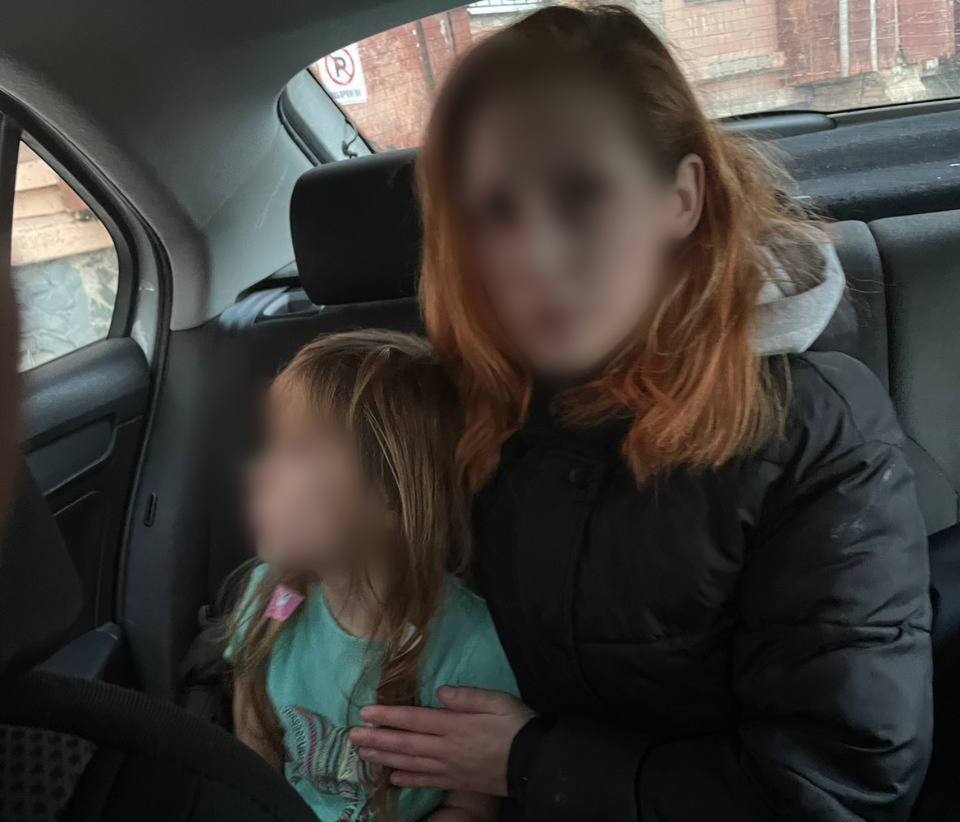 Жінка саме шукала донечку. Фото - Патрульна поліція Рівненської області