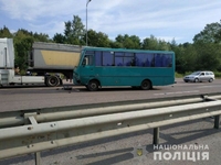 Невдалий розворот: подробиці ДТП з маршруткою на Київ-Чоп (ФОТО)