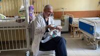 «Ромчик вже від’їв щоки», – на Львівщині хлопчику успішно зробили операцію і шукають батьків